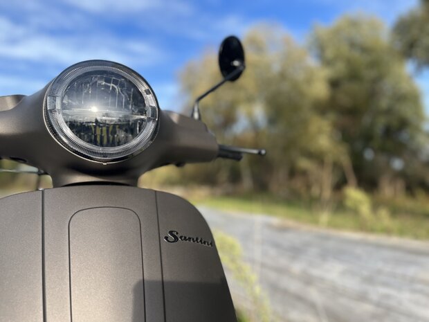 Santini Capri Digital scooter Opaco Cioccolato matbrons metallic voorkant schuin