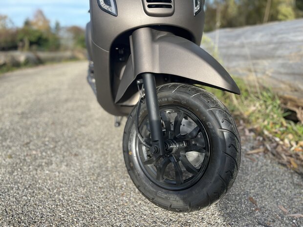 Santini Capri Digital scooter Opaco Cioccolato matbrons metallic voorwiel