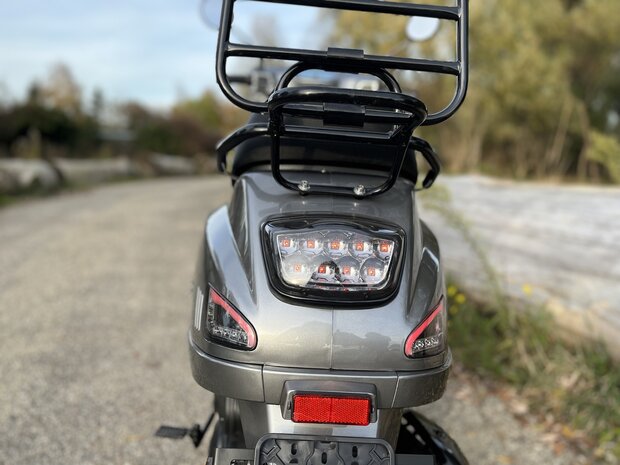 Santini Capri Digital Meteor Grey Scooter achterlichten