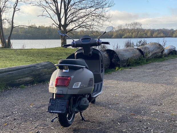 Vespa GTS 300 SuperTech Grigio Ottimista 2023Achter