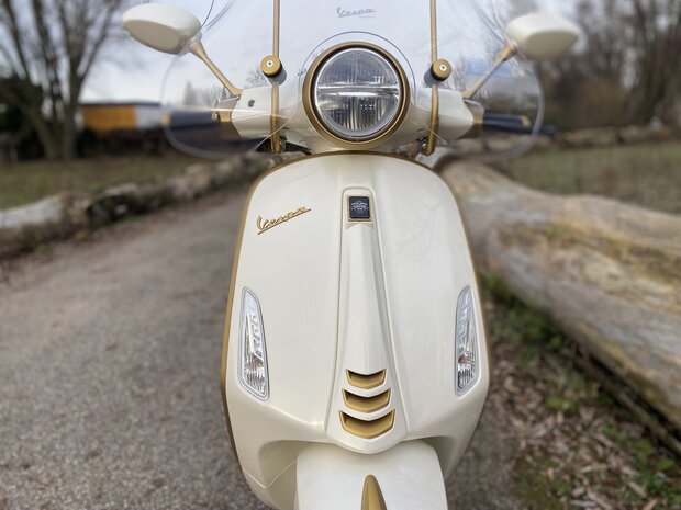 Vespa primavera Custom '946 Dior look' 2021 45km/u