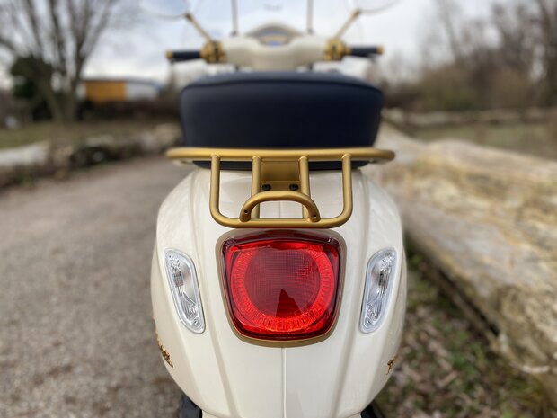 Vespa primavera Custom '946 Dior look' 2021 45km/u