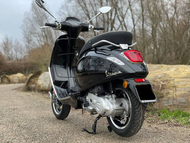 Vespa Sprint Zwart Nero Lucido E5 I-GET scooter