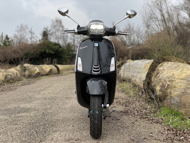 Vespa Sprint Zwart Nero Lucido E5 I-GET scooter