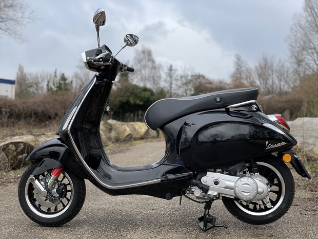 Vespa Sprint Zwart Nero Lucido E5 I-GET scooter