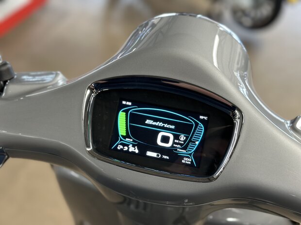 Vespa Elettrica Blackline 45km/u (EX DEMO)
