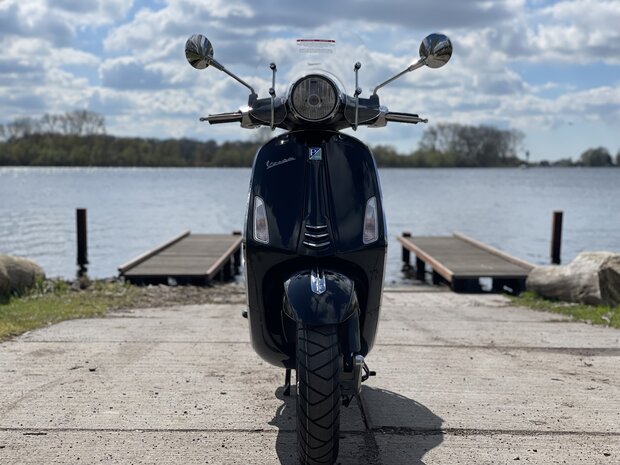 Vespa Primavera Nero Vulcano 