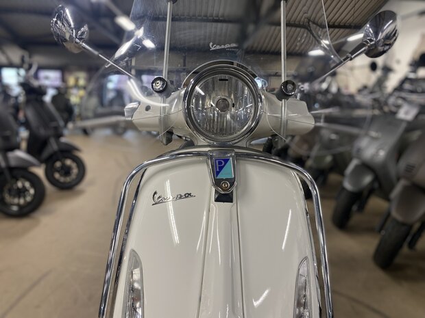 Vespa Primavera Montebianco 4T-2V