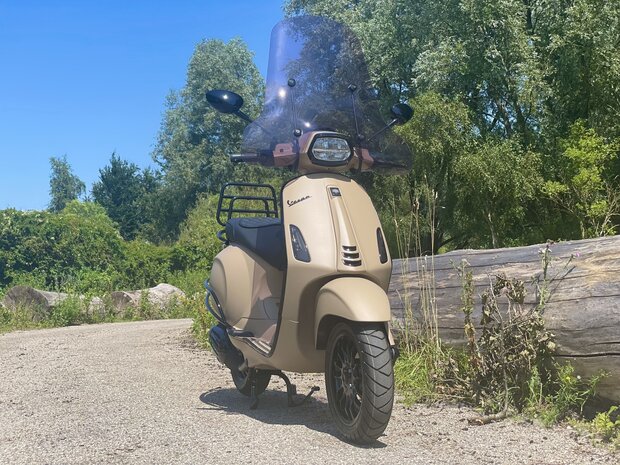 Custom Vespa Sprint Opaco Desert Storm 2021 direct rijden!