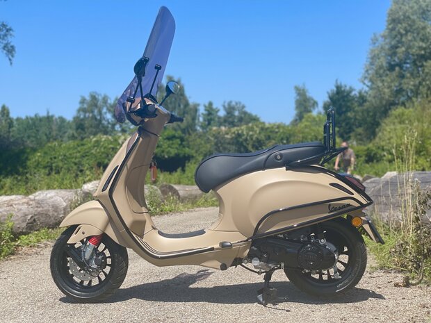 Custom Vespa Sprint Opaco Desert Storm 2021 direct rijden!