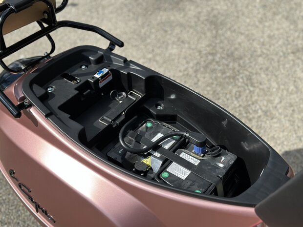 Custom Santini e-Capri Elektrische Scooter Champagne Rose DIRECT RIJDEN!