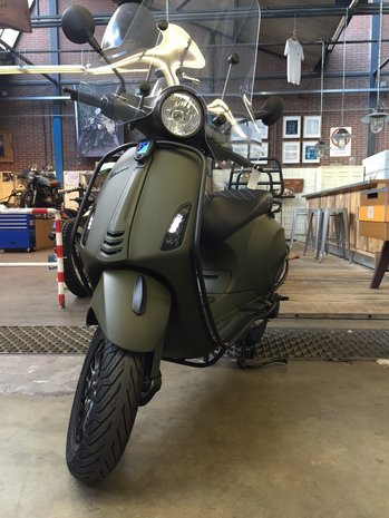 Vespa Militaire Verde Hoofdrecht