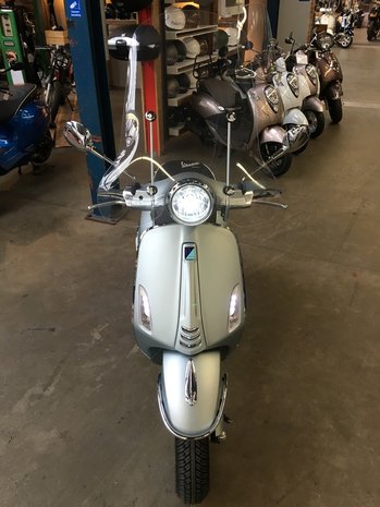 Vespa Primavera Frozen Ice Grey