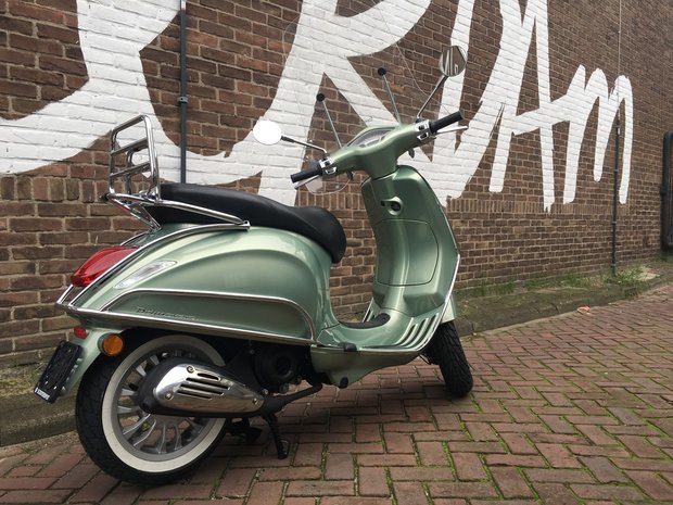 Custom Vespa Primavera Portofino Green