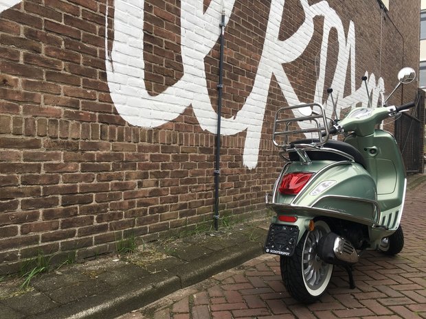 Custom Vespa Primavera Portofino Green