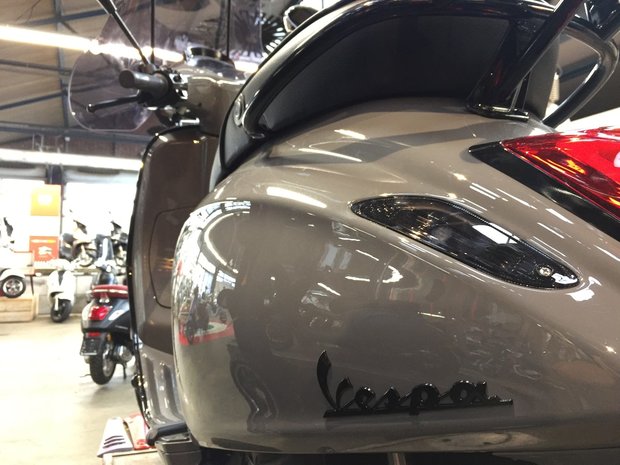 Custom Vespa Sprint Audi Nardo Grey12