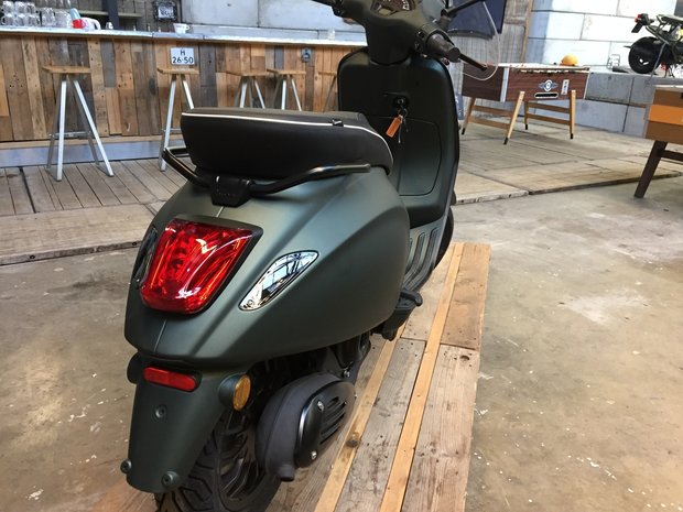 Custom Vespa Sprint Opaco Verde Perla