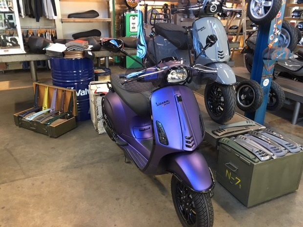 Custom Vespa Sprint Purple Rain