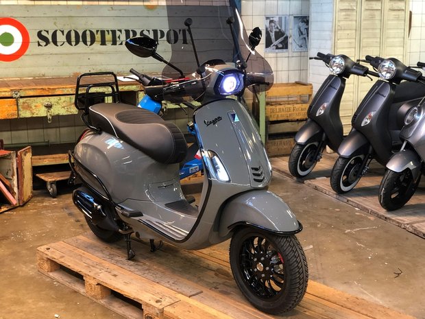 Custom Vespa Sprint (Audi) Quantum Grey