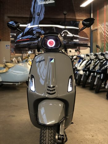 Custom Vespa Sprint (Audi) Quantum Grey3