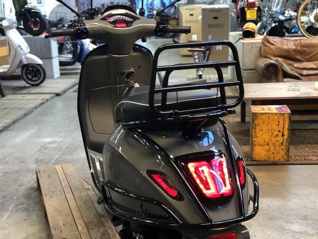 Custom Vespa Sprint (Audi) Quantum Grey7