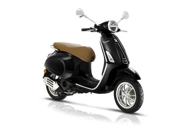 Vespa Primavera Nero Vulcano scooter zwart E5 I-GET