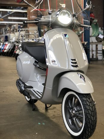 Custom Vespa Chalk Grey