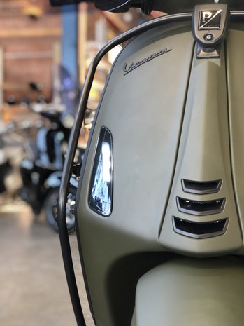 Custom Vespa Sprint Vooraanzicht