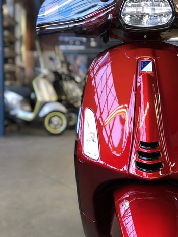 Custom Vespa Sprint Candy Red Voorkant