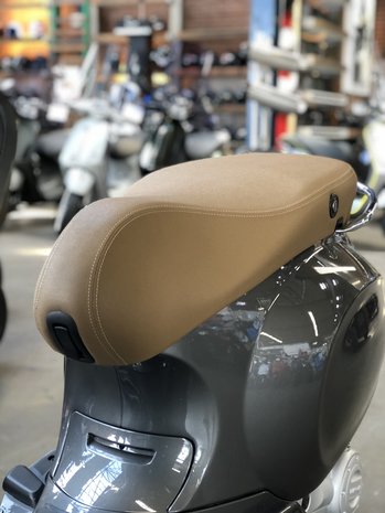 Custom Vespa Primavera Zadel