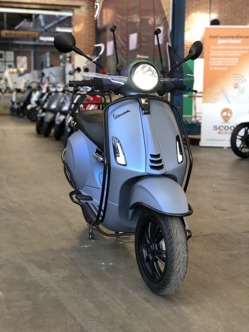 Custom Vespa Elettrica | Bieber Blue - Scooterspot 1000m2 scooterwinkel in  Amsterdam