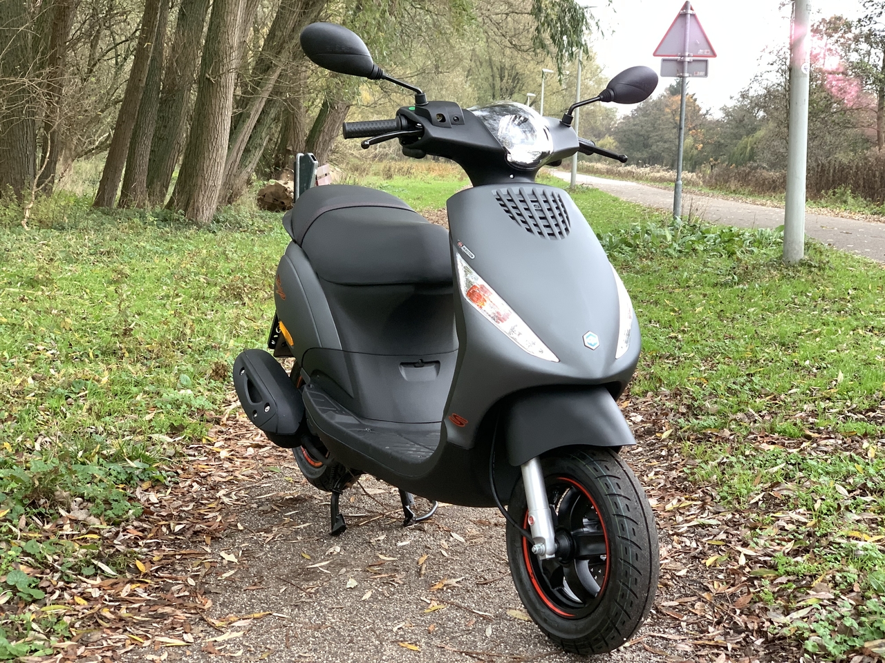 journalist volgorde sleuf Piaggio Zip S Matgrijs E5 | NIEUWE EDITIE - Scooterspot 1000m2 scooterwinkel in Amsterdam journalist volgorde sleuf Piaggio Zip S Matgrijs E5 | NIEUWE EDITIE - Scooterspot 1000m2 scooterwinkel in Amsterdam