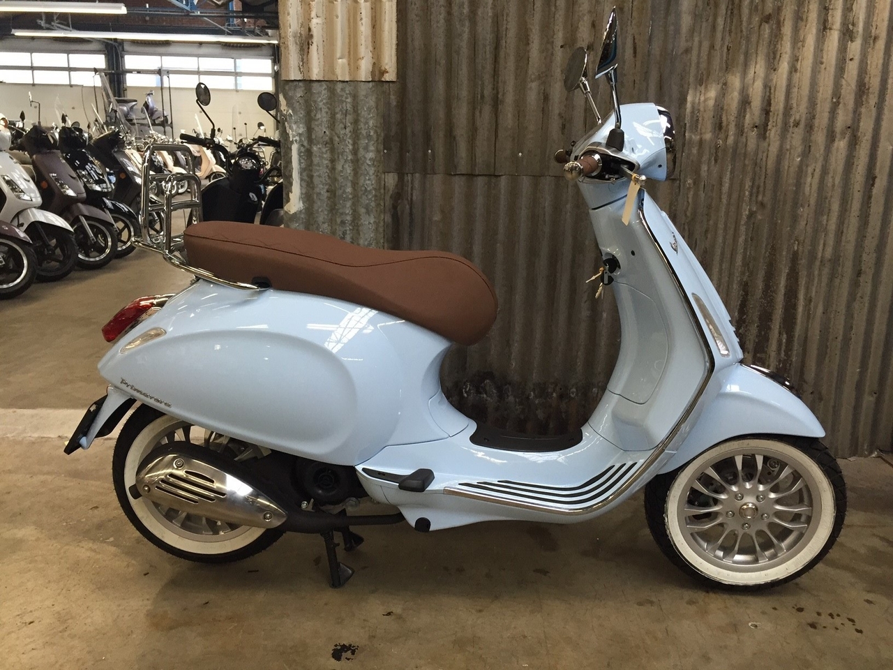 Vespa Primavera Custom - Baby Blue | Scooterspot - Scooterspot 1000m2  scooterwinkel in Amsterdam