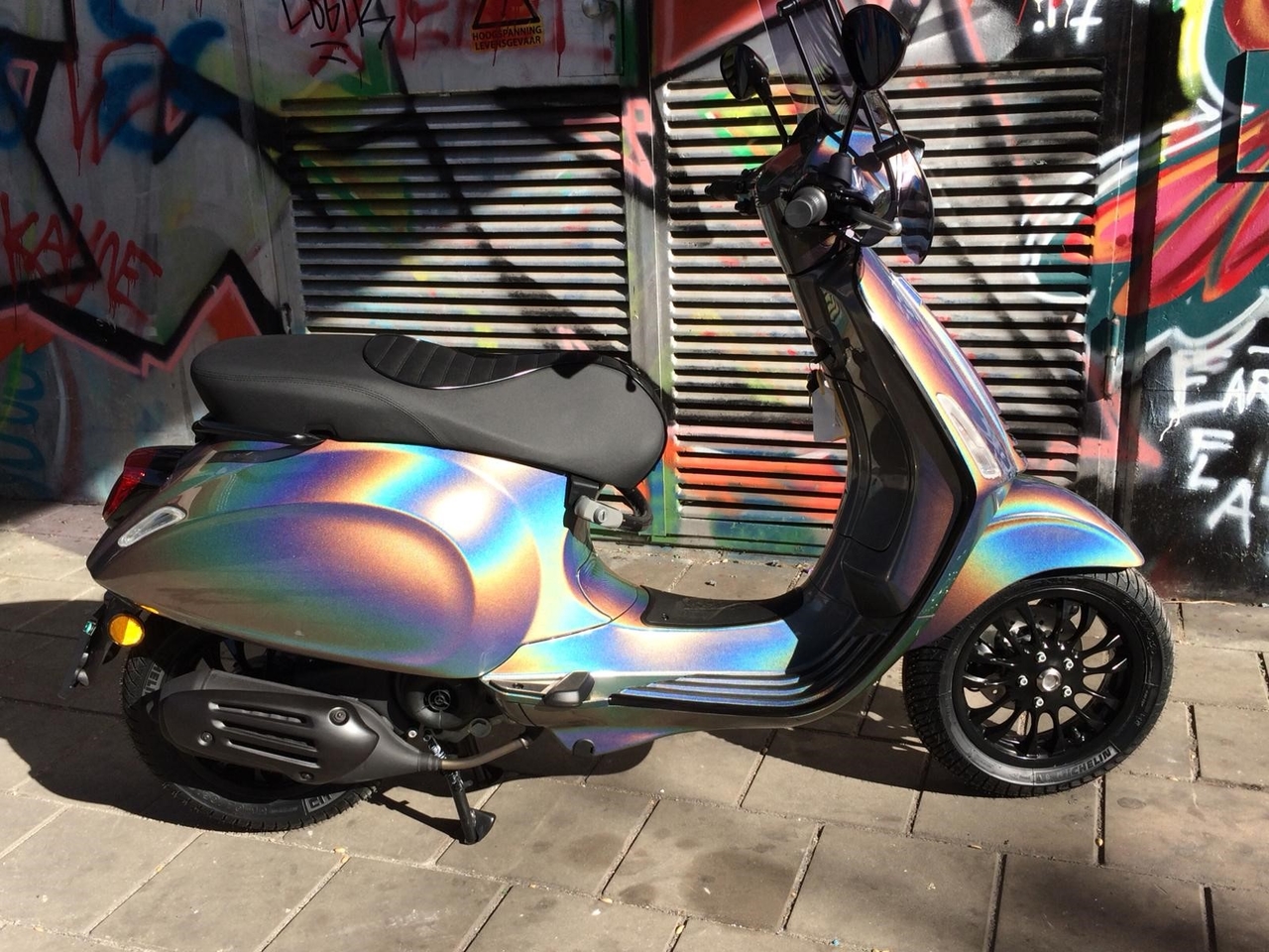 Vespa Sprint Custom - Psychadelic | Scooterspot - Scooterspot 1000m2  scooterwinkel in Amsterdam