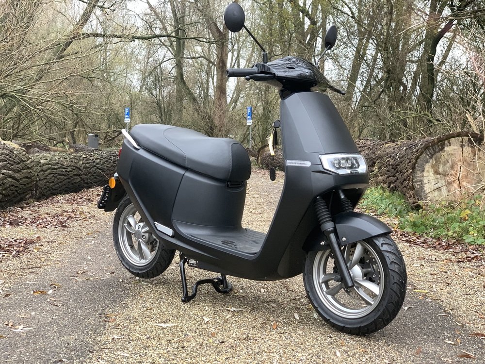AGM Ecooter | Dè elektrische scooter vanaf €2299,- | Scooterspot -  Scooterspot 1000m2 scooterwinkel in Amsterdam