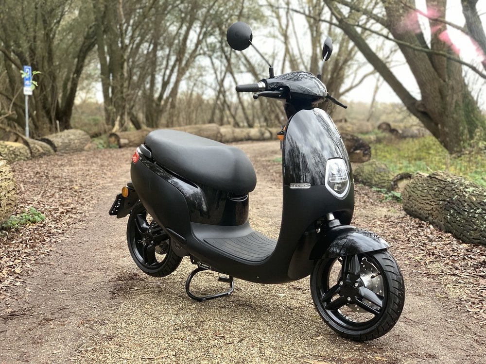 AGM Ecooter E1 In verschillende kleuren leverbaar Scooterspot Scooterspot 1000m2 AGM Ecooter E1 In verschillende kleuren leverbaar Scooterspot Scooterspot 1000m2