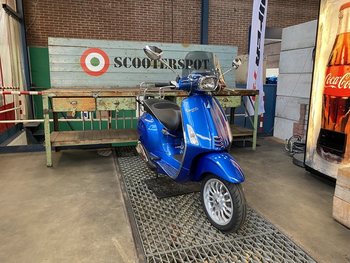 Vespa Sprint Azzurro Blauw 25km/u 2015 | OCCASION - Scooterspot 1000m2