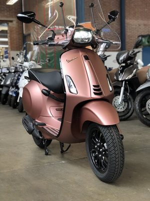 Custom Vespa Sprint Champagne Rose 25km/u