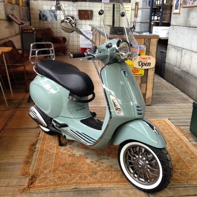 Vespa Primavera Ice Blue