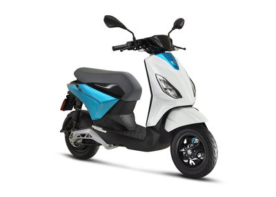 Piaggio 1 White & Aurora Blue