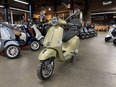 Vespa Primavera 75th Anniversary Edition E5 GOLD