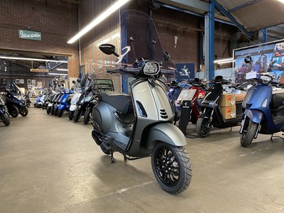 Custom Vespa Sprint Grigio al Verde