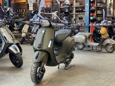 Custom Vespa Sprint Opaco Militaire Verde Direct rijden!