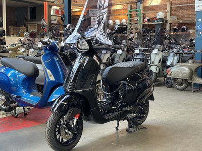 Custom Vespa Sprint Completare Glanszwart