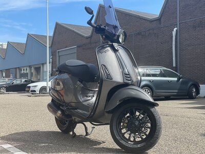 Vespa Sprint IGET E4 Limestone Grey Metallic