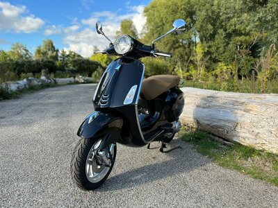 Vespa Primavera Nero Vulcano scooter zwart E5 I-GET