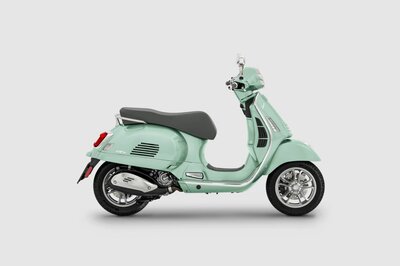 Vespa GTS 300 Verde Amabile 2023