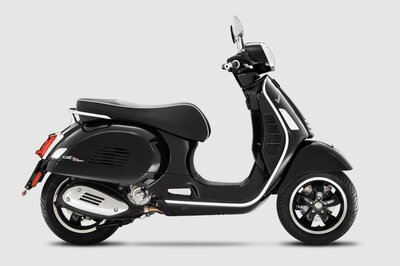 Vespa GTS 300 Super Nero Deciso 2023