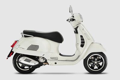 Vespa GTS 300 Super Bianco Innocente 2023