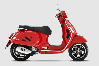 Vespa GTS 300 Super Rosso Coraggioso 2023